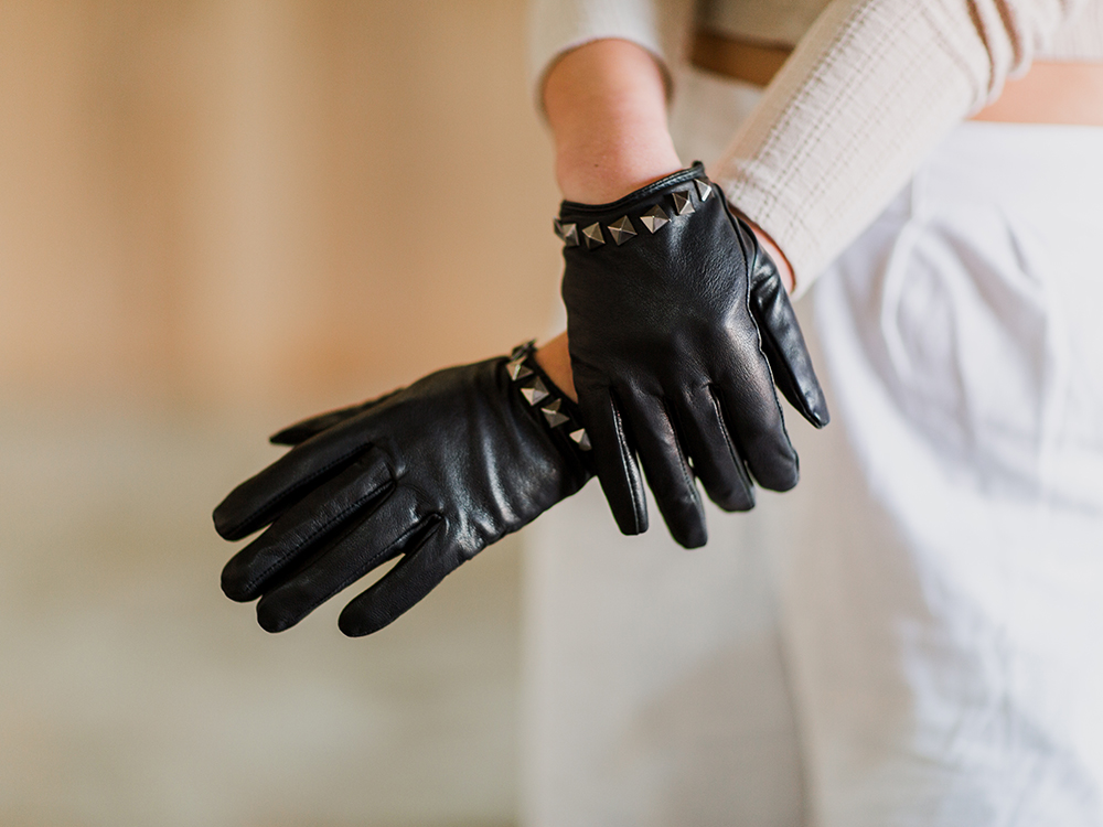 Belle Couleur - Studded Black Leather Gloves